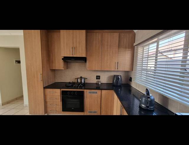 3 BEDROOM TOWNHOUSE FOR SALE IN THATCHFIELD
